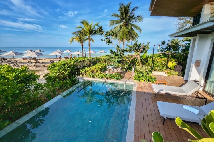 Discover Tropical Bliss: Must-Have Experiences at Beach Resorts